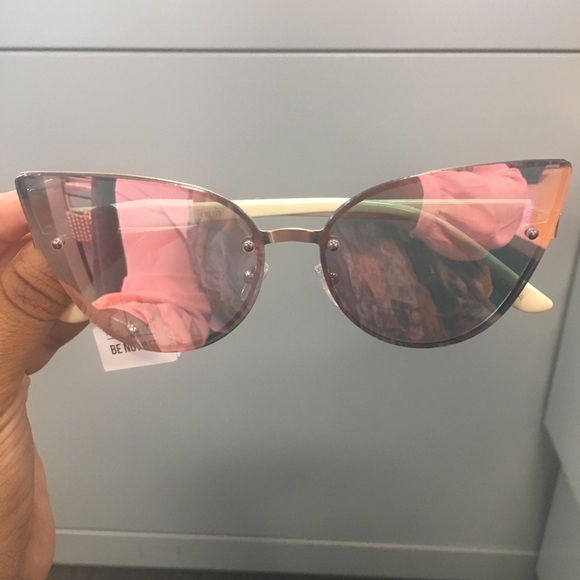 😍🙌🏽✨Robin Ruth Sunglasses 🕶 - Picture 3 of 6